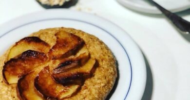 Panqueca de Maçã Caramelizada e Coco Ralado