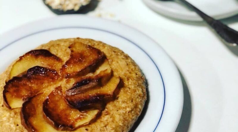 Panqueca de Maçã Caramelizada e Coco Ralado