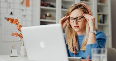Estresse causa dor de cabeça: como identificar e prevenir os sintomas?